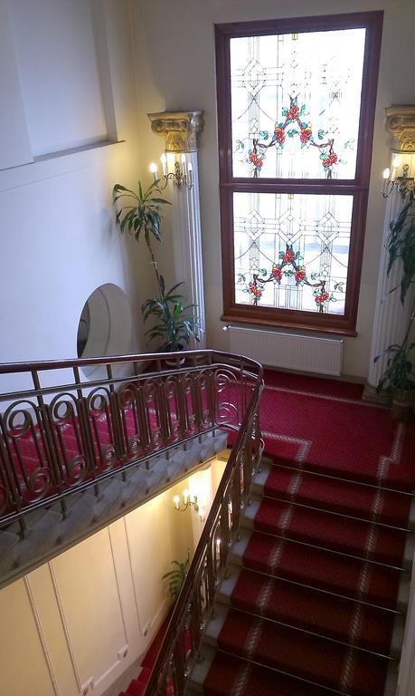 Hotel Bristol ทาร์นูฟ ภายนอก รูปภาพ