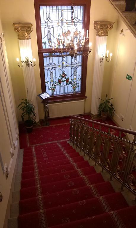 Hotel Bristol ทาร์นูฟ ภายนอก รูปภาพ