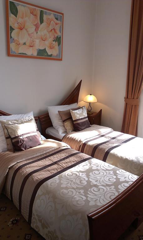 Hotel Bristol ทาร์นูฟ ห้อง รูปภาพ