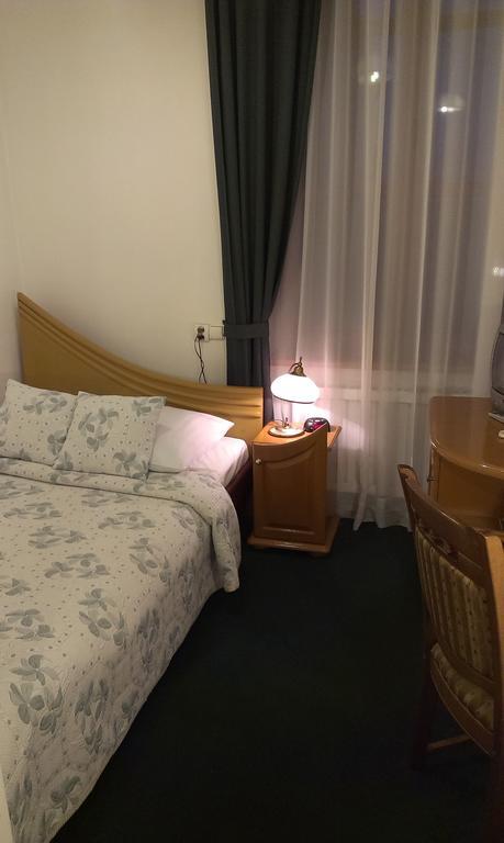 Hotel Bristol ทาร์นูฟ ห้อง รูปภาพ