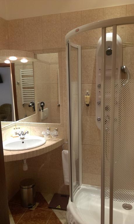 Hotel Bristol ทาร์นูฟ ห้อง รูปภาพ