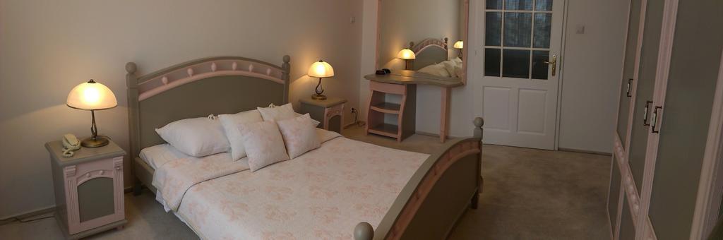 Hotel Bristol ทาร์นูฟ ภายนอก รูปภาพ