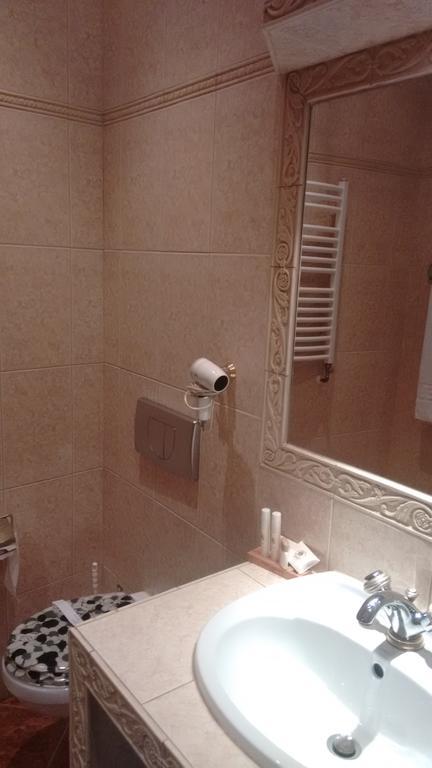 Hotel Bristol ทาร์นูฟ ภายนอก รูปภาพ