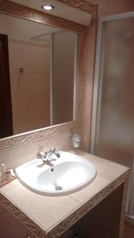 Hotel Bristol ทาร์นูฟ ภายนอก รูปภาพ