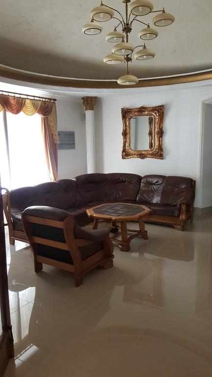 Hotel Bristol ทาร์นูฟ ภายนอก รูปภาพ